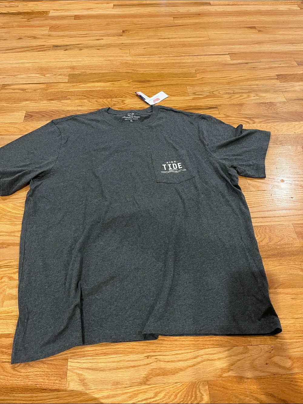 Vineyard Vines Men's Charcoal Pocket Tee with 'Tide' Logo